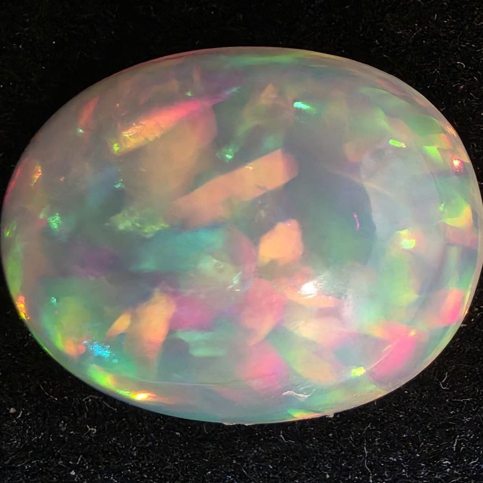 White Opal special Ethiopian Welo, 6.35 ct oval polished, natural, intense Play-of-Colour