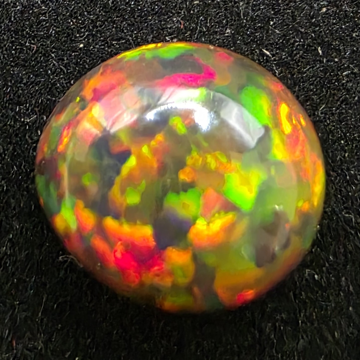 Black Opal special Ethiopian Welo, 3.75 ct oval polished, natural, intense Play-of-Colour