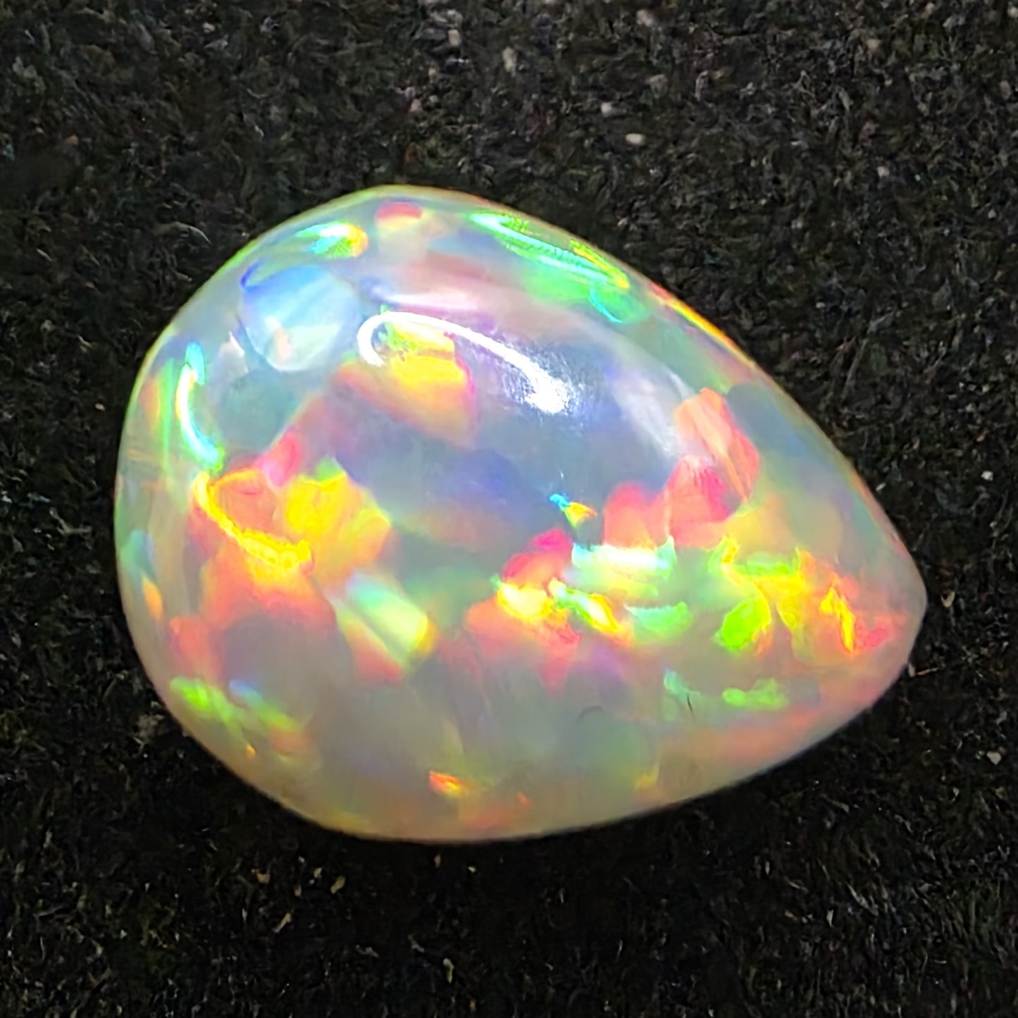 White Opal special Ethiopian Welo, 3 ct pear polished, natural, intense Play-of-Colour