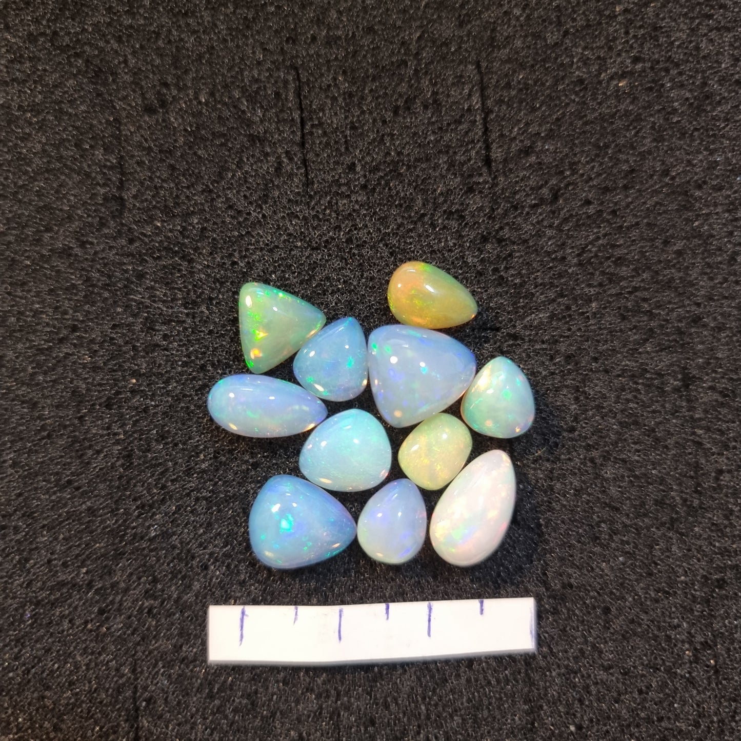 Micro-lot of 11 stones Mixed Opal Ethiopian Welo, 21 ct oval polished, natural