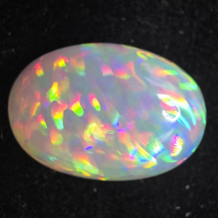 White Opal special Ethiopian Welo, 7.6 ct oval polished, natural