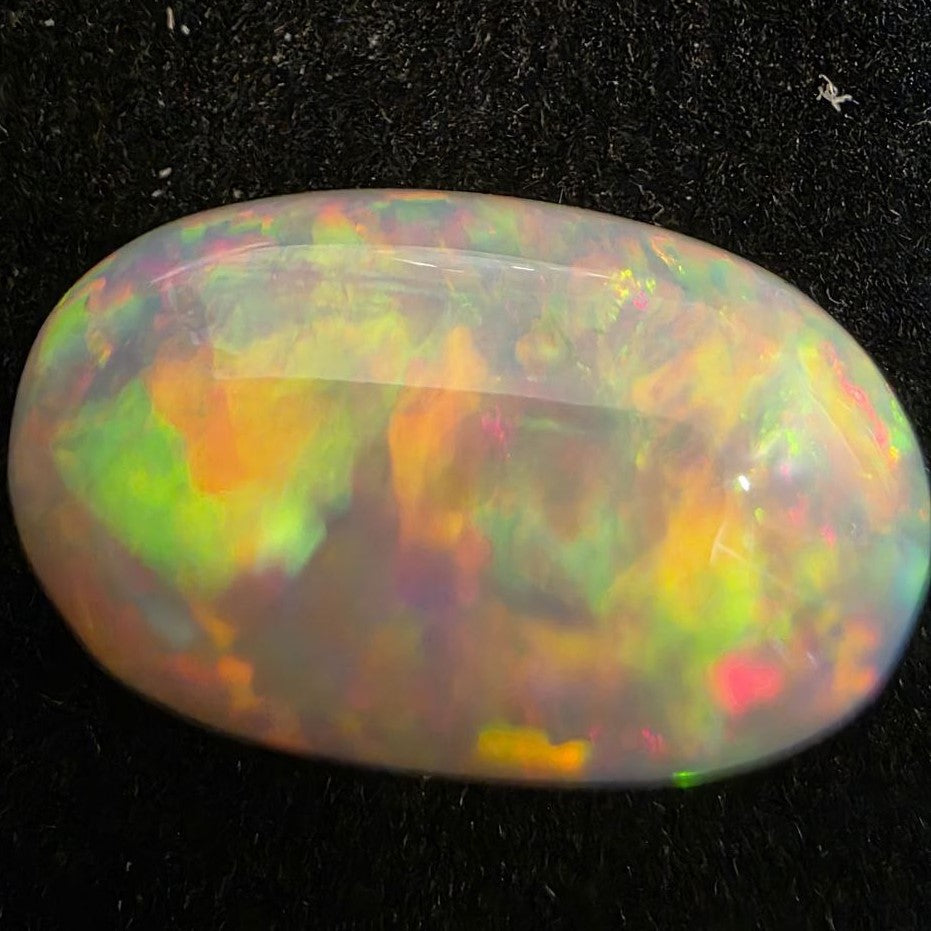White Opal Ethiopian Welo, 7.35 ct oval polished, natural