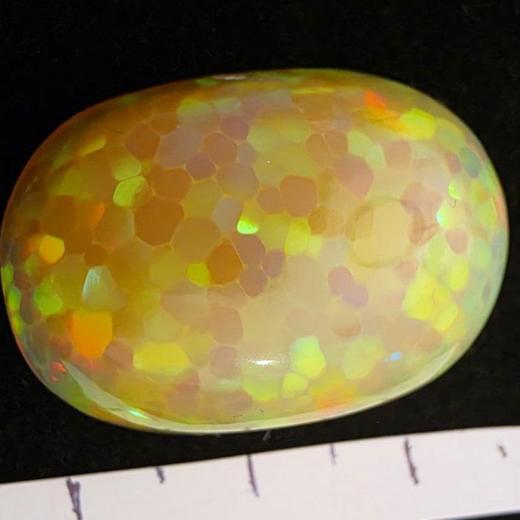 Honeycomb Honey Opal special Ethiopian Welo, 38.75 ct oval polished, natural