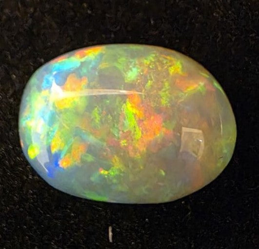 Black Opal special Ethiopian Welo, 5 ct oval polished, natural, intense Play-of-Colour