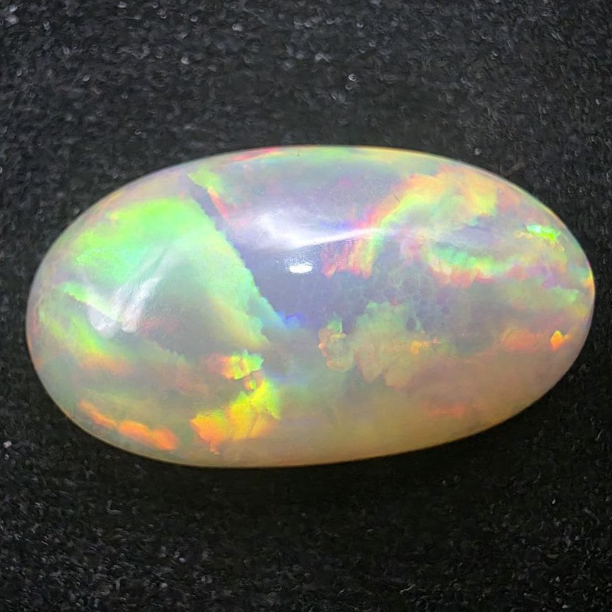 White Opal special Ethiopian Welo, 20.85 ct oval polished, natural
