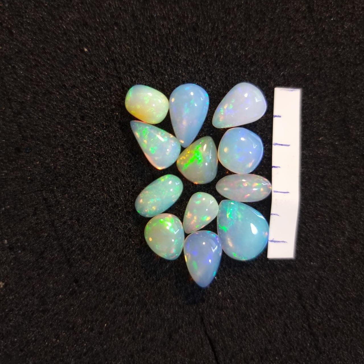 Micro-lot of 12 stones Mixed Opal Ethiopian Welo, 20 ct oval polished, natural