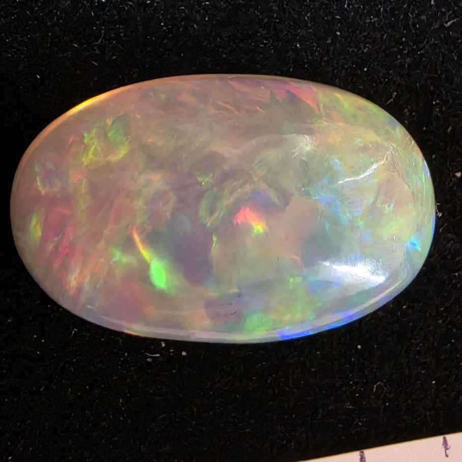 Perfect! White Opal outstanding Ethiopian Welo, 17 ct oval polished, natural, intense Play-of-Colour