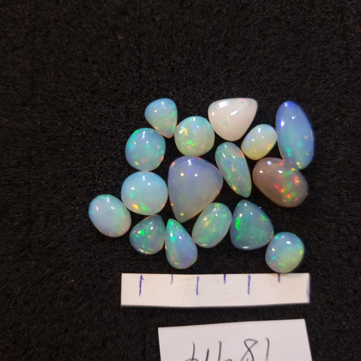Micro-lot of 16 stones Mixed Opal Ethiopian Welo, 20.2 ct oval polished, natural
