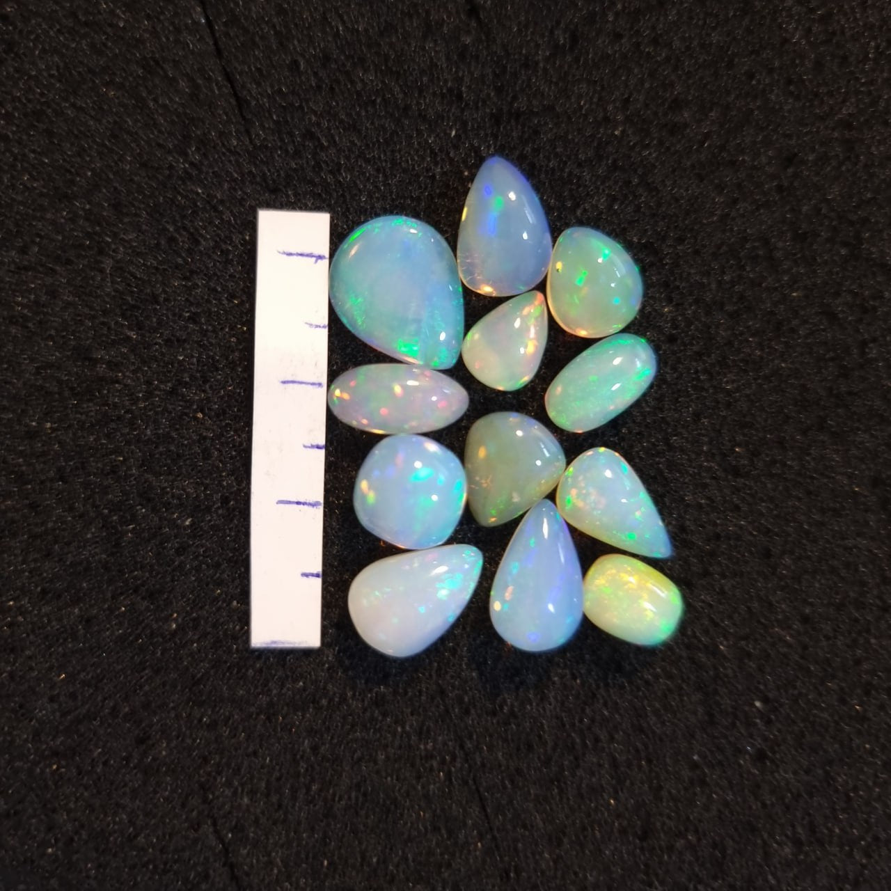 Micro-lot of 12 stones Mixed Opal Ethiopian Welo, 20 ct oval polished, natural