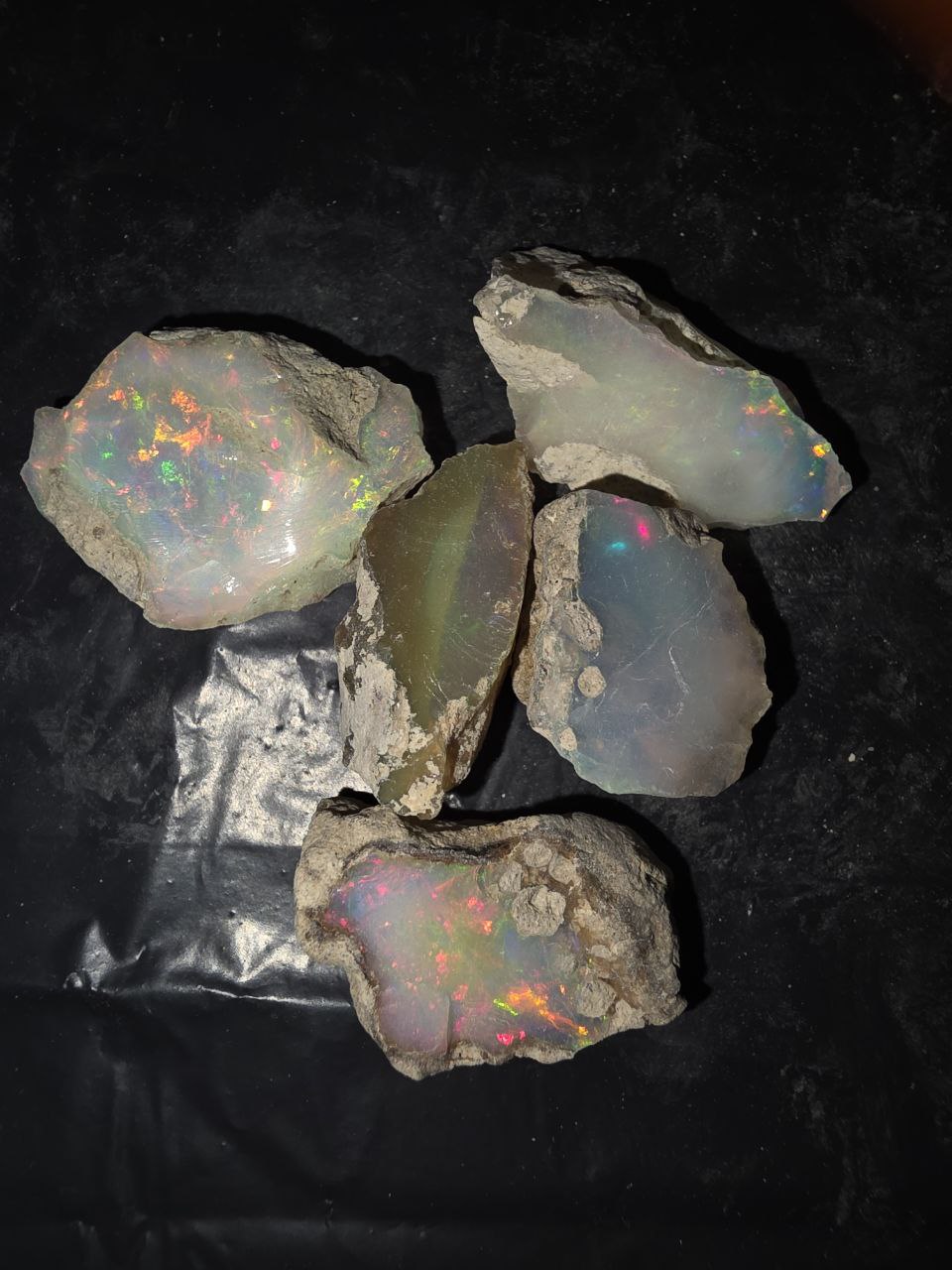 Micro-lot of Rough, 5 stones Mixed Opal Ethiopian Welo, 68 ct rough, natural