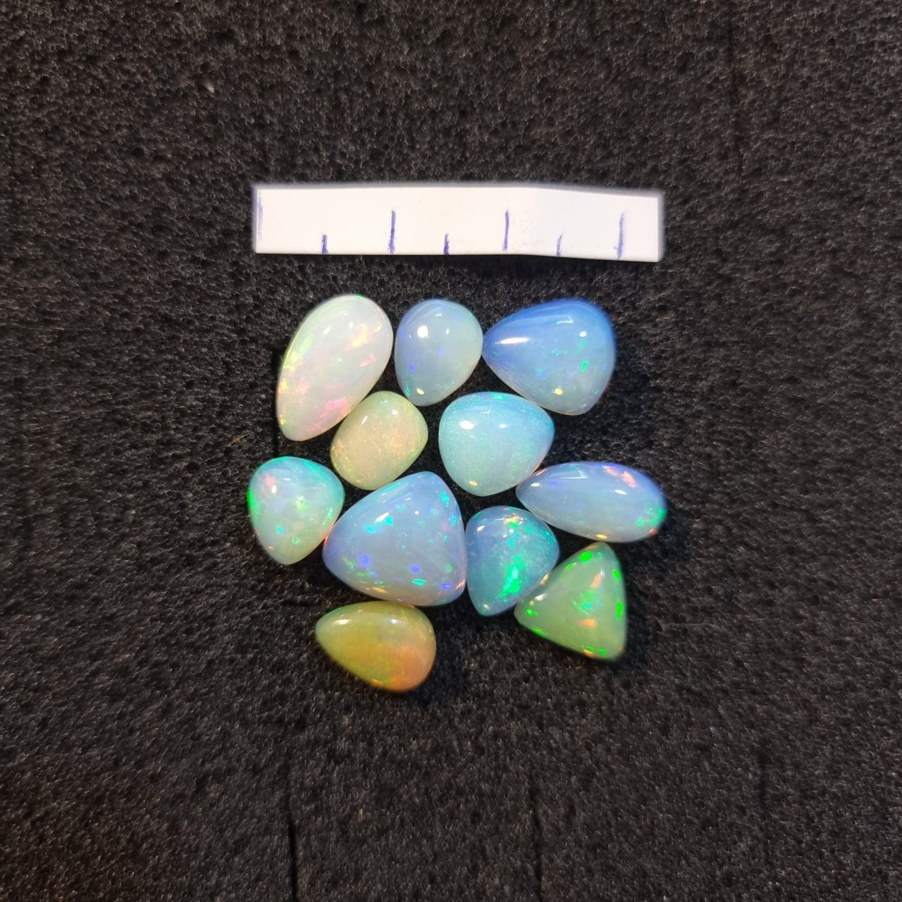 Micro-lot of 11 stones Mixed Opal Ethiopian Welo, 21 ct oval polished, natural