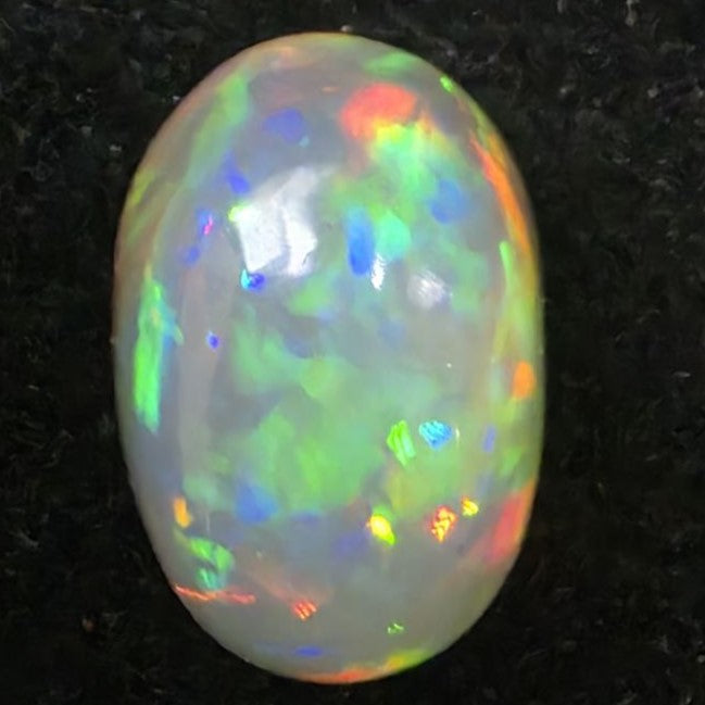 Black Opal special Ethiopian Welo, 4.05 ct oval polished, natural, intense Play-of-Colour