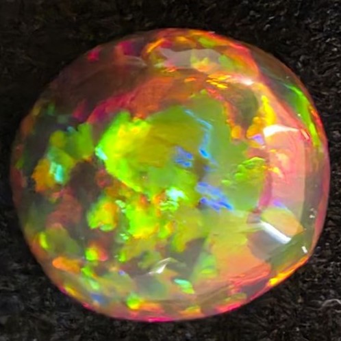 Perfect! Black Opal outstanding Ethiopian Welo, 4.6 ct oval polished, natural, intense Play-of-Colour