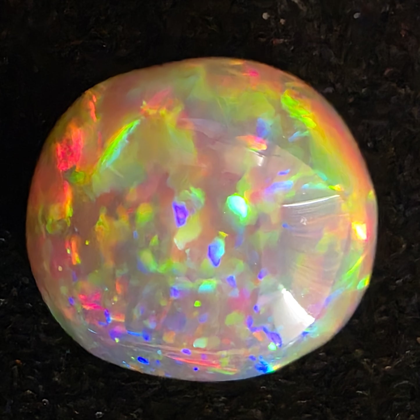 Perfect! Black Opal outstanding Ethiopian Welo, 5.45 ct oval polished, natural, intense Play-of-Colour