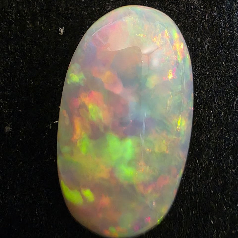 White Opal Ethiopian Welo, 7.35 ct oval polished, natural