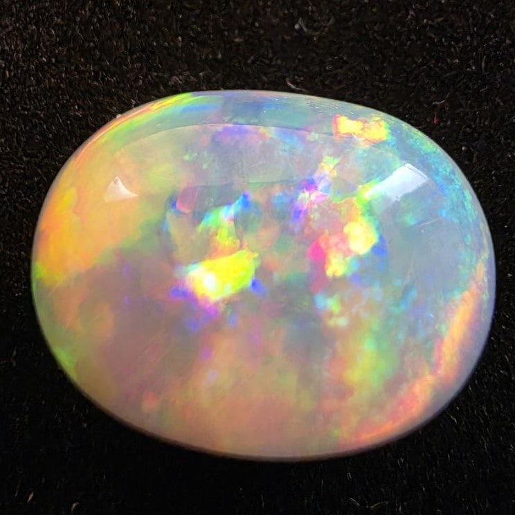 White Opal special Ethiopian Welo, 5.4 ct oval polished, natural, intense Play-of-Colour