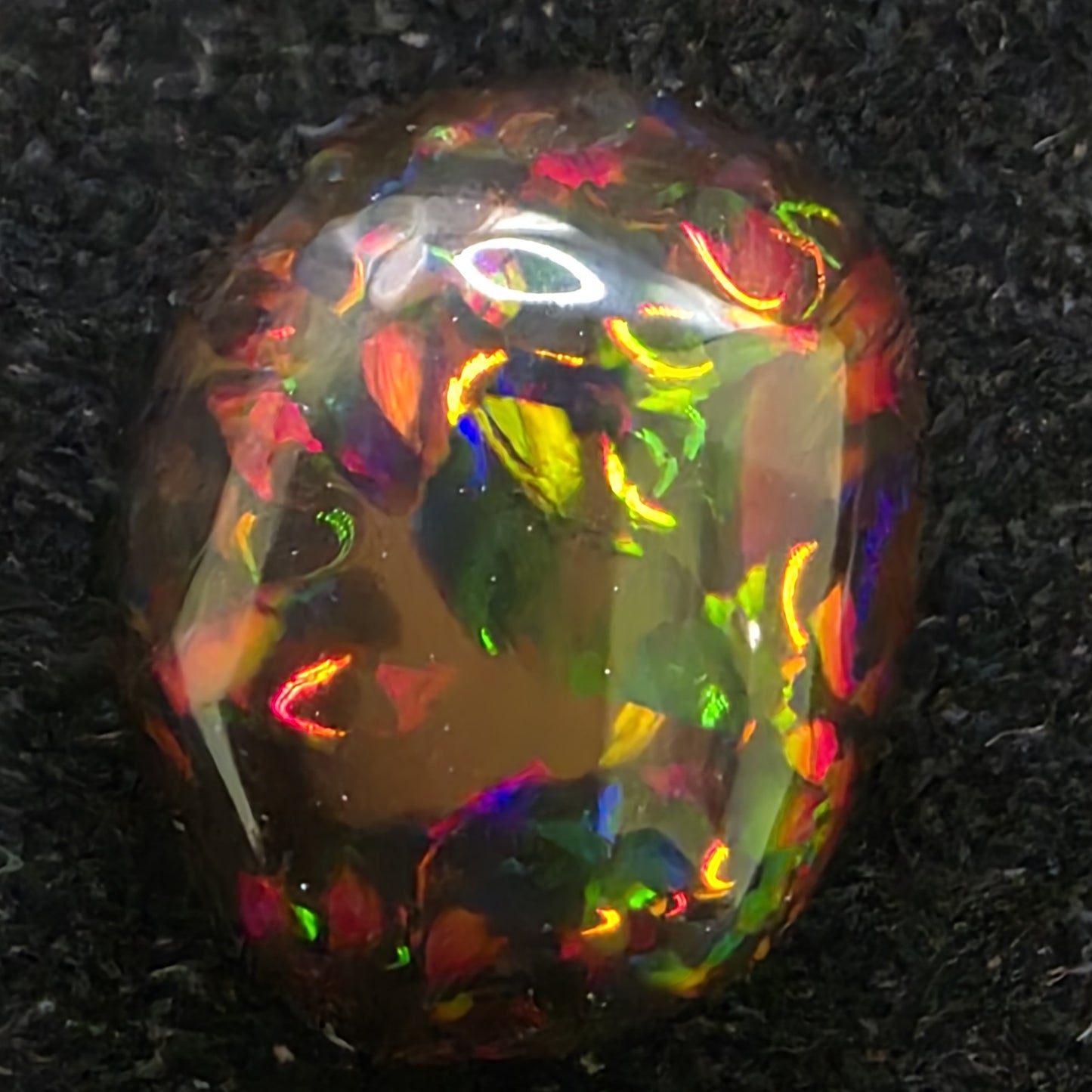 Black Opal special Ethiopian Welo, 4.6 ct oval polished, natural, intense Play-of-Colour