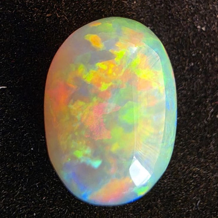 Black Opal special Ethiopian Welo, 5 ct oval polished, natural, intense Play-of-Colour