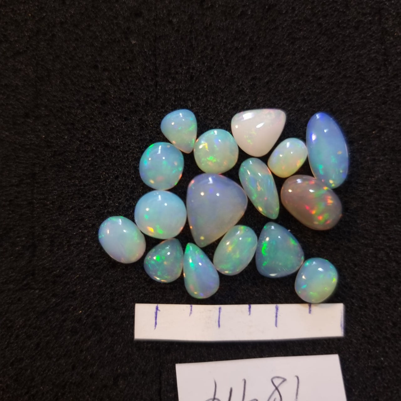 Micro-lot of 16 stones Mixed Opal Ethiopian Welo, 20.2 ct oval polished, natural