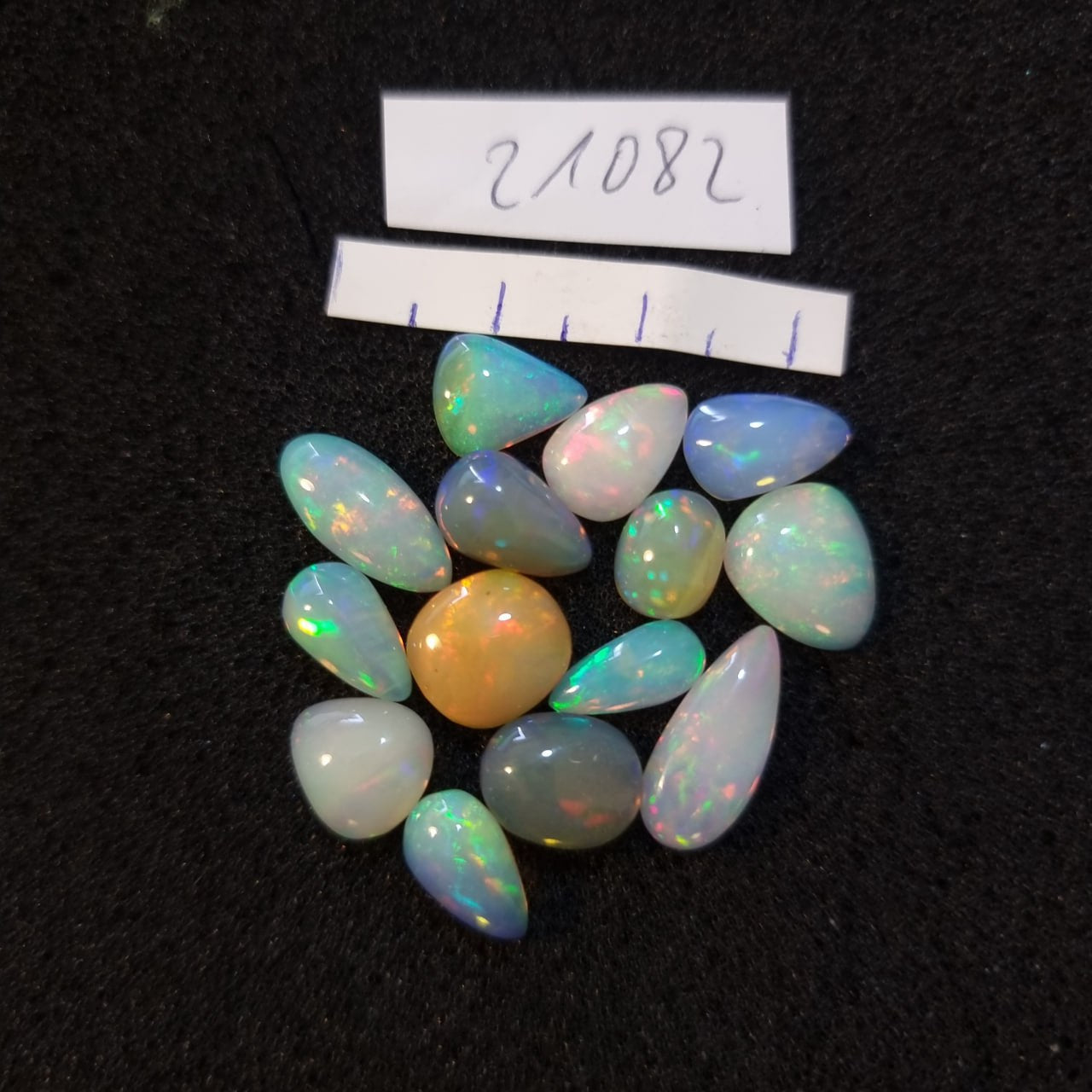 Micro-lot of 15 stones Mixed Opal Ethiopian Welo, 20.45 ct oval polished, natural