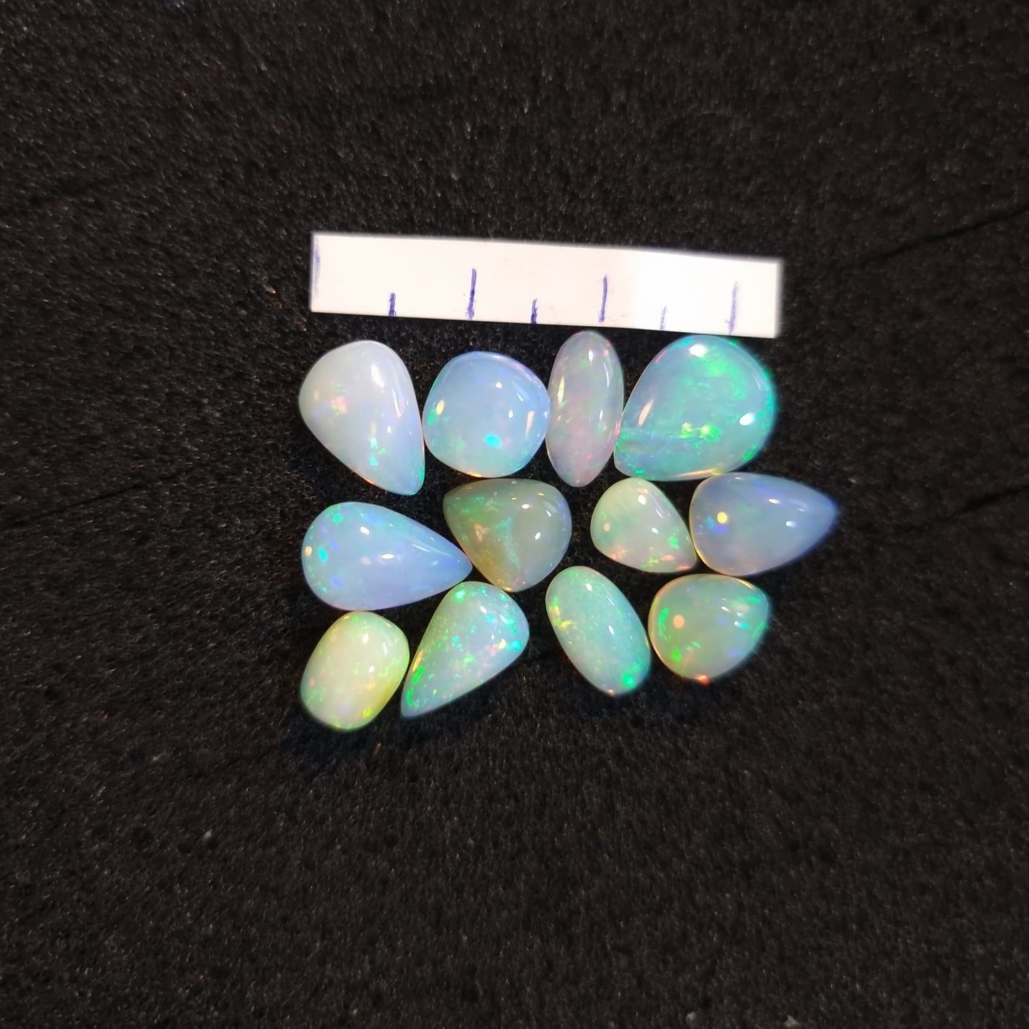 Micro-lot of 12 stones Mixed Opal Ethiopian Welo, 20 ct oval polished, natural