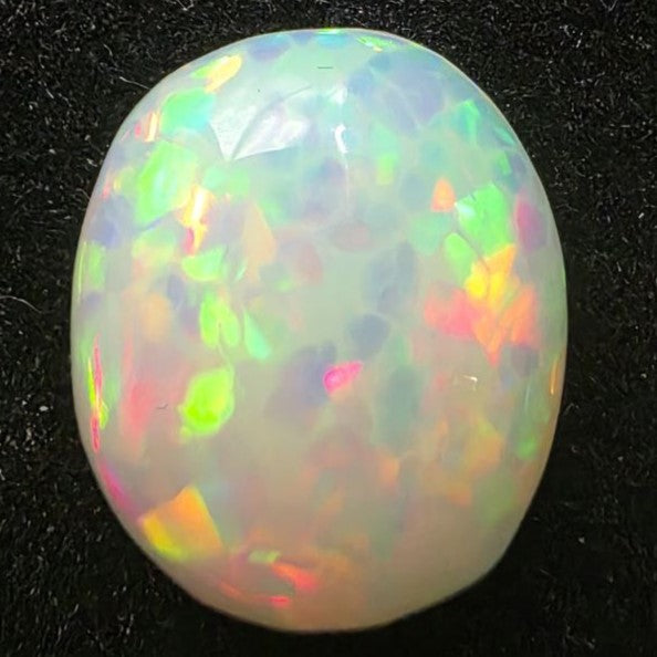 White Opal special Ethiopian Welo, 4.5 ct oval polished, natural, intense Play-of-Colour