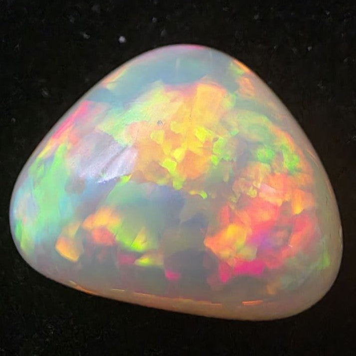 White Opal special Ethiopian Welo, 15 ct freeform polished, natural, intense Play-of-Colour