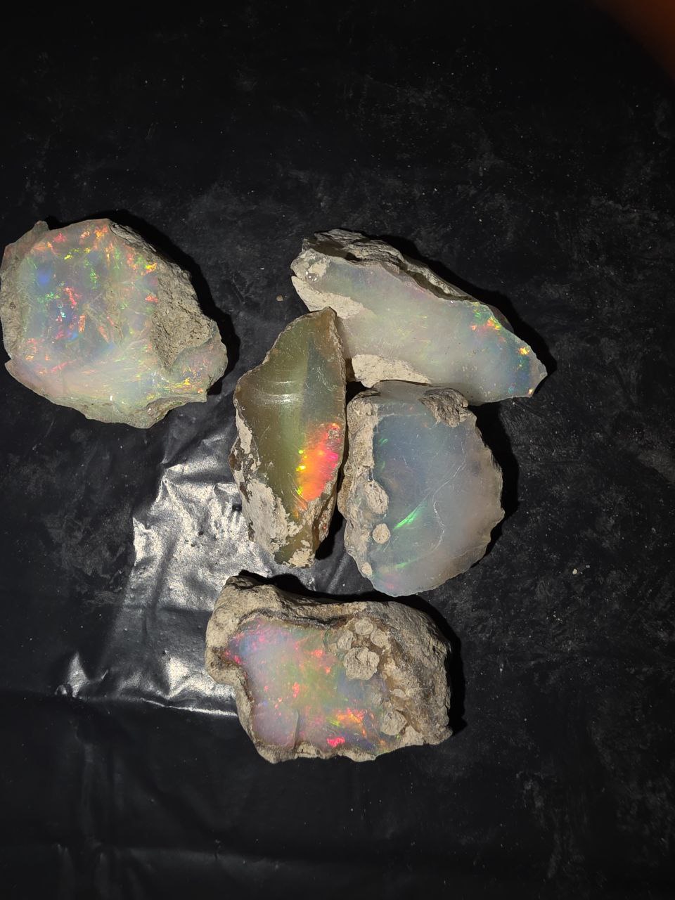 Micro-lot of Rough, 5 stones Mixed Opal Ethiopian Welo, 68 ct rough, natural