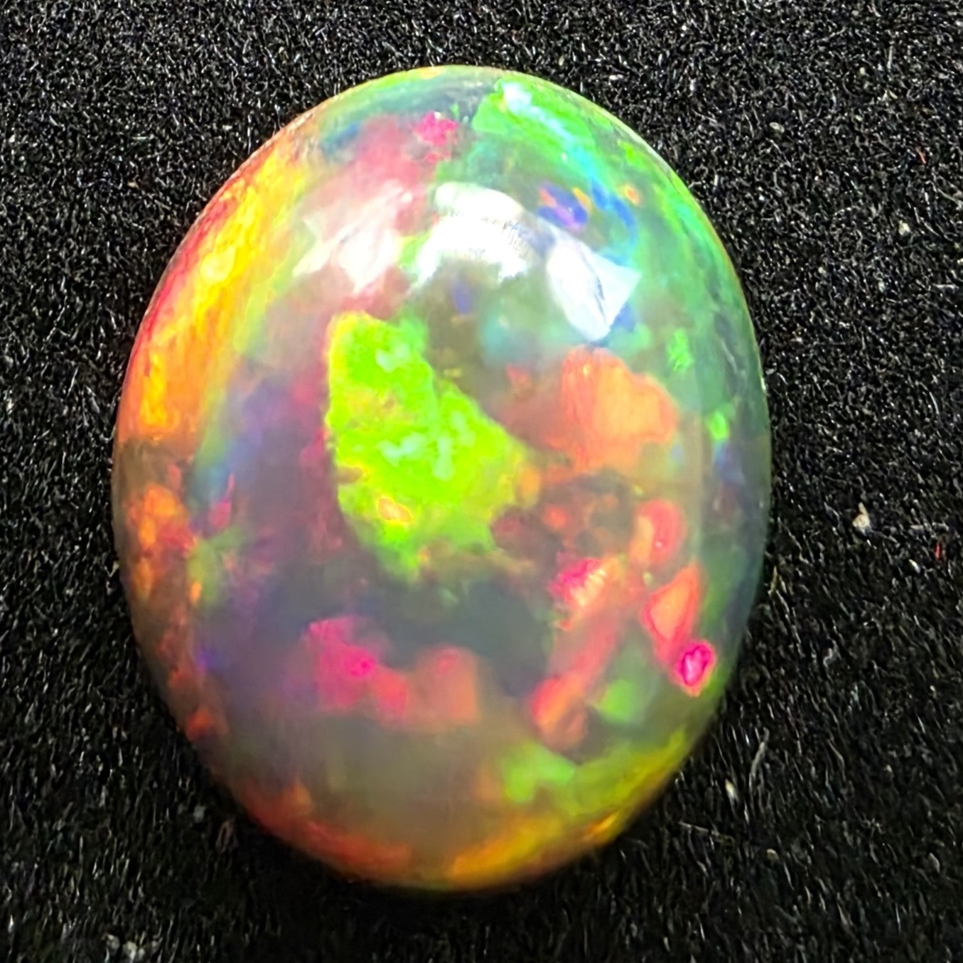 Black Opal special Ethiopian Welo, 3.6 ct oval polished, natural, intense Play-of-Colour