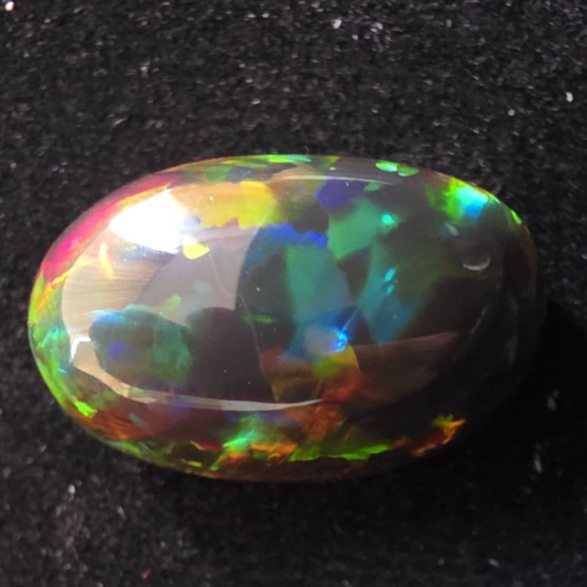 Perfect! Black Opal outstanding Ethiopian Welo, 19.45 ct oval polished, natural, intense Play-of-Colour