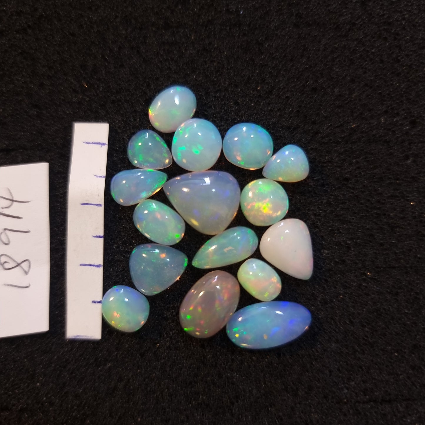Micro-lot of 16 stones Mixed Opal Ethiopian Welo, 20.2 ct oval polished, natural