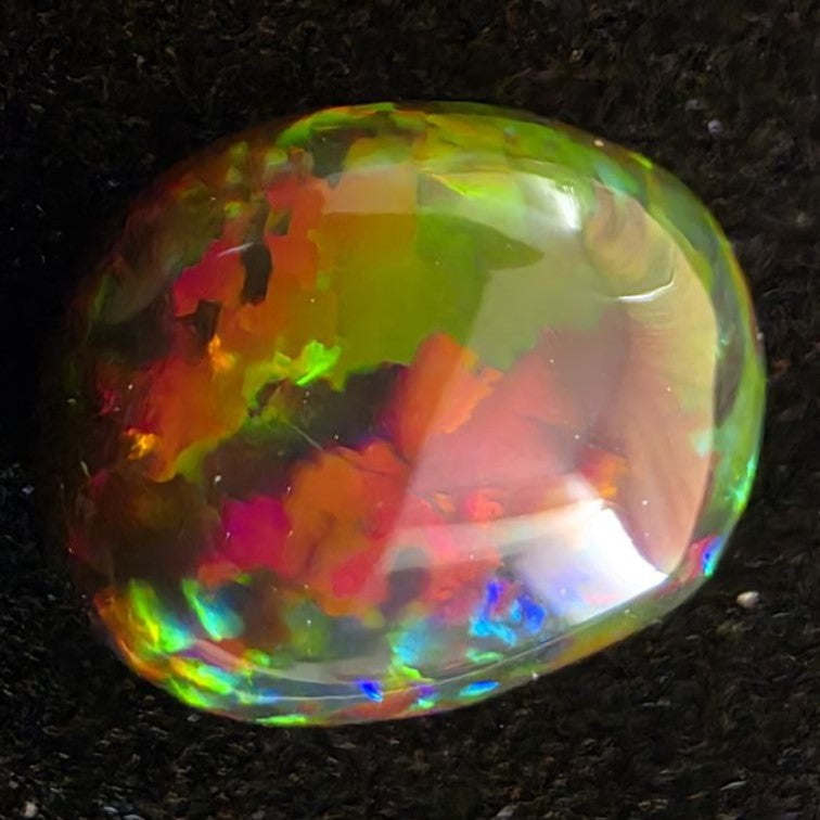 Perfect! Black Opal outstanding Ethiopian Welo, 4.6 ct oval polished, natural, intense Play-of-Colour