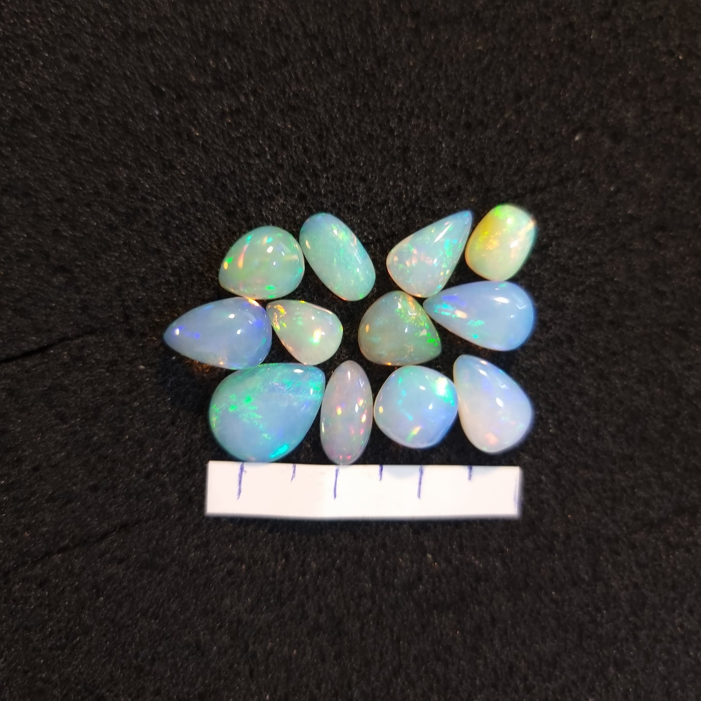 Micro-lot of 12 stones Mixed Opal Ethiopian Welo, 20 ct oval polished, natural