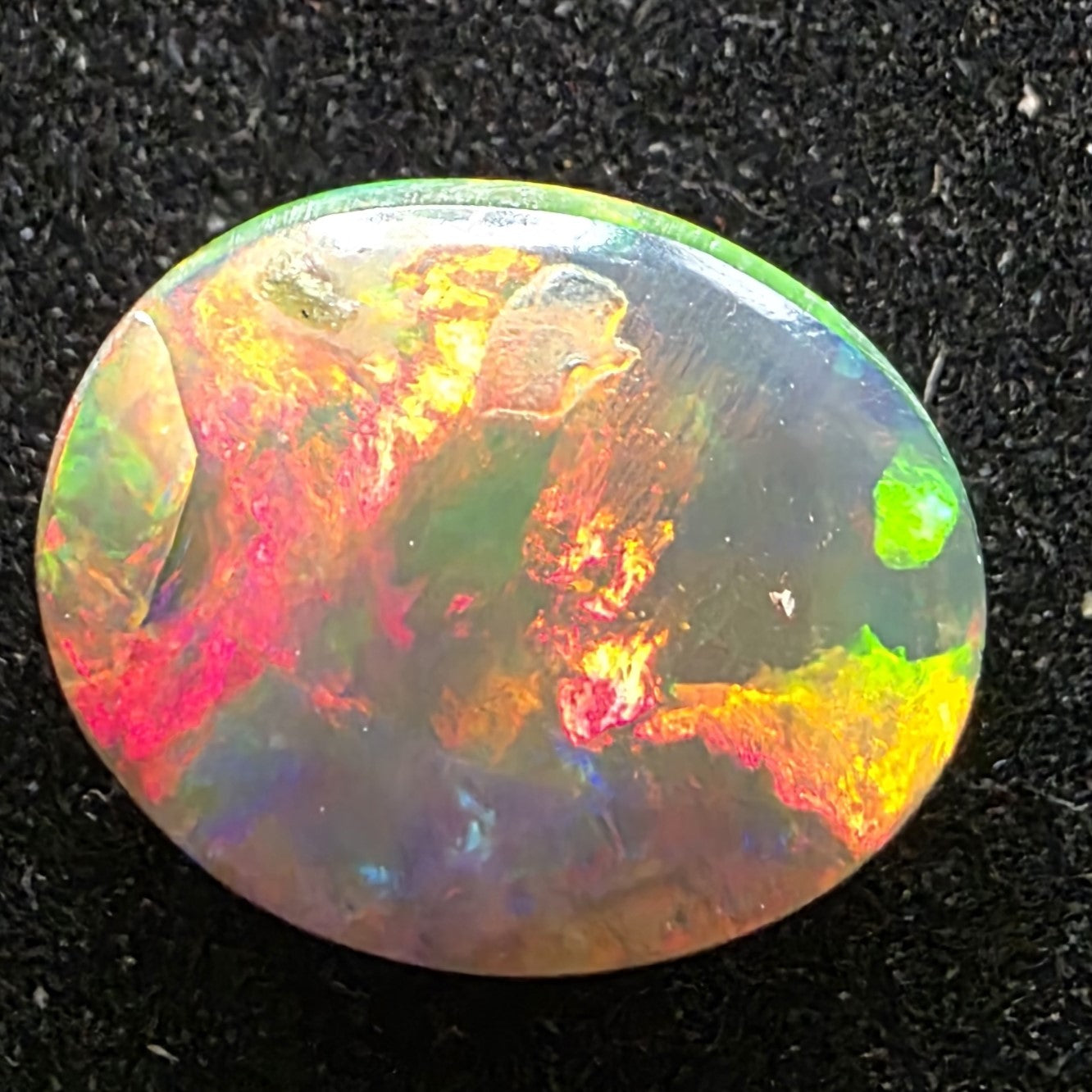 Black Opal special Ethiopian Welo, 3.6 ct oval polished, natural, intense Play-of-Colour