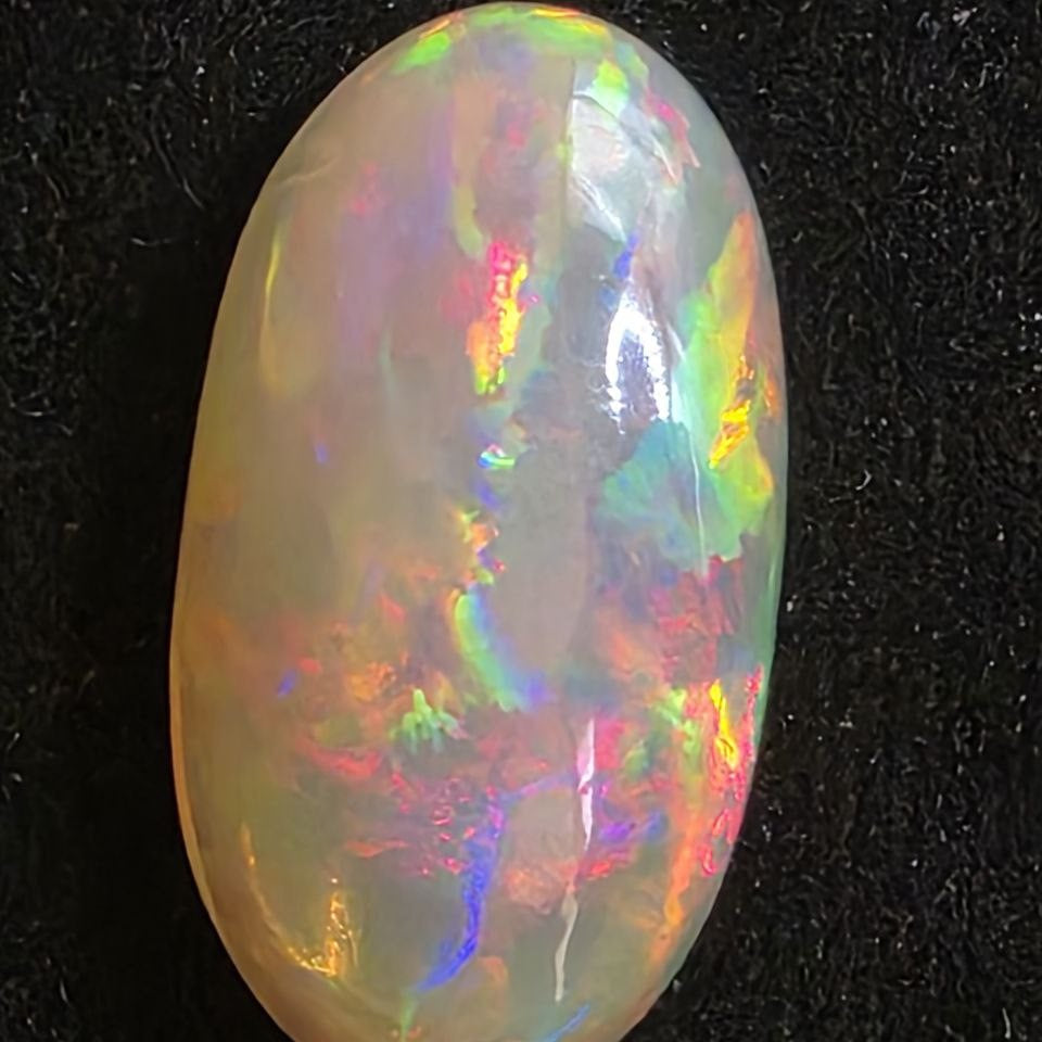 White Opal special Ethiopian Welo, 20.85 ct oval polished, natural