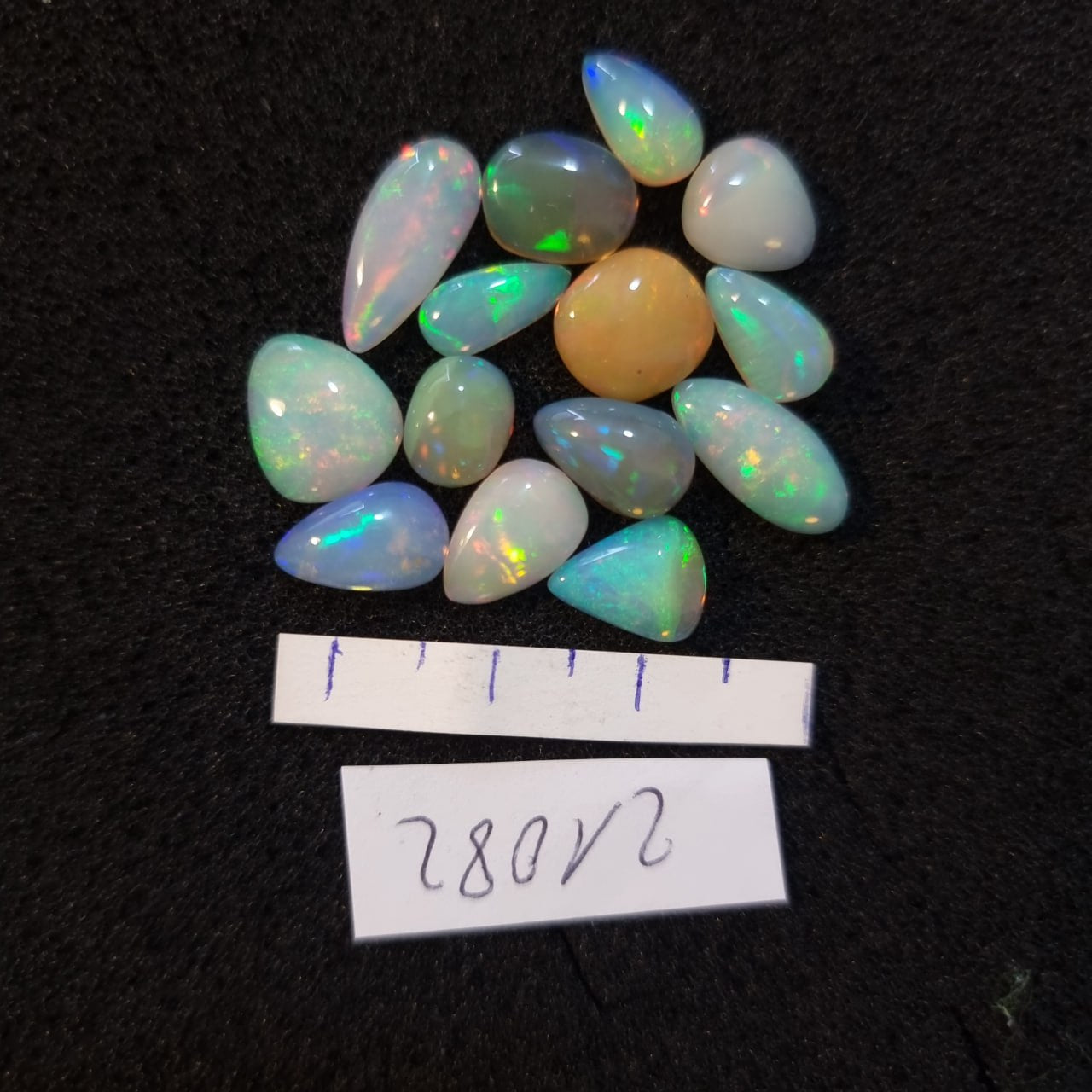 Micro-lot of 15 stones Mixed Opal Ethiopian Welo, 20.45 ct oval polished, natural