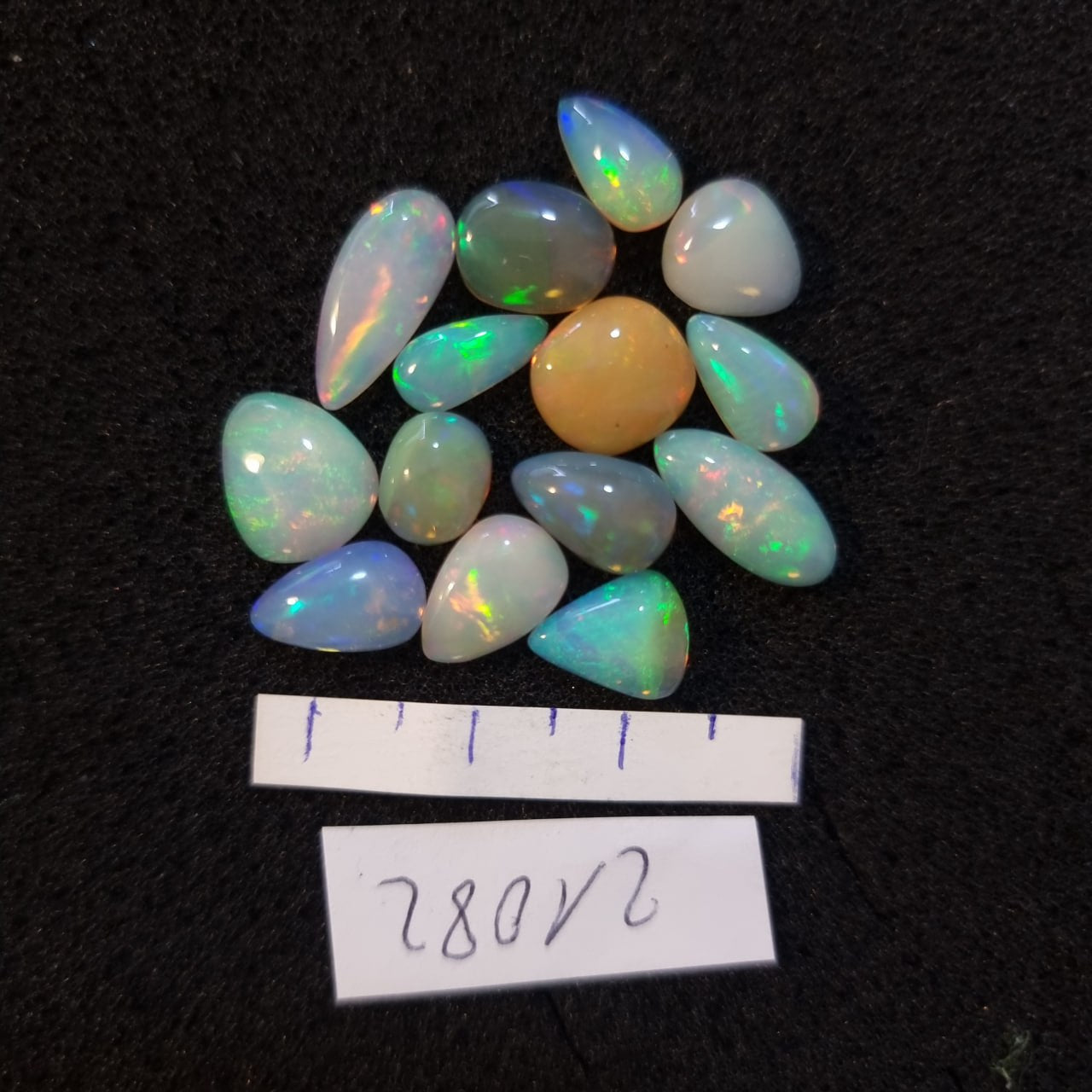 Micro-lot of 15 stones Mixed Opal Ethiopian Welo, 20.45 ct oval polished, natural