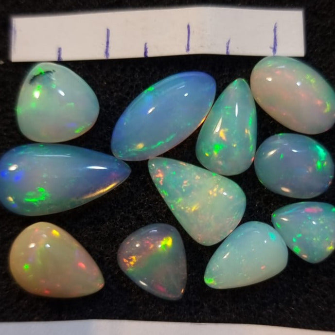 Micro-lot of 11 stones Mixed Opal Ethiopian Welo, 25.4 ct oval polished, natural