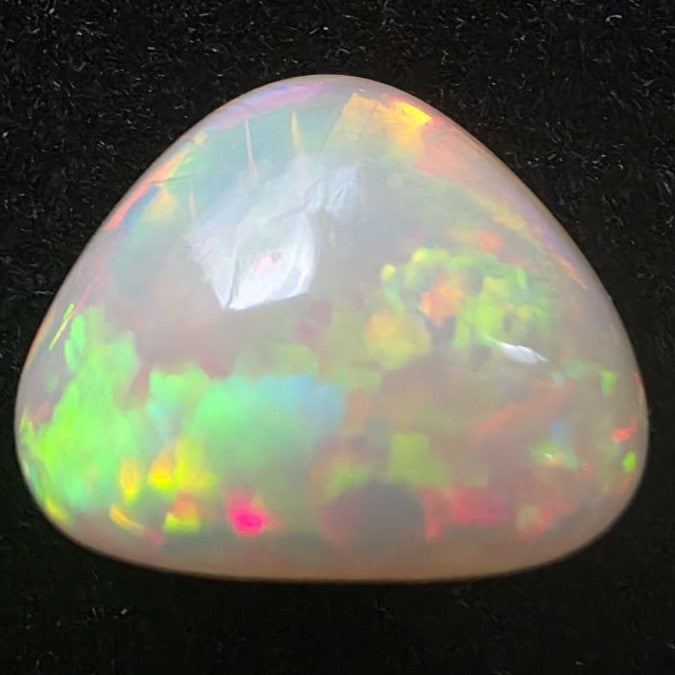 White Opal special Ethiopian Welo, 15 ct freeform polished, natural, intense Play-of-Colour