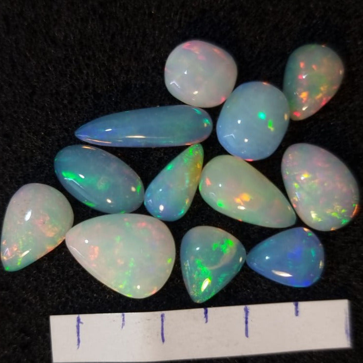 Micro-lot of 12 stones Mixed Opal Ethiopian Welo, 15.4 ct oval polished, natural