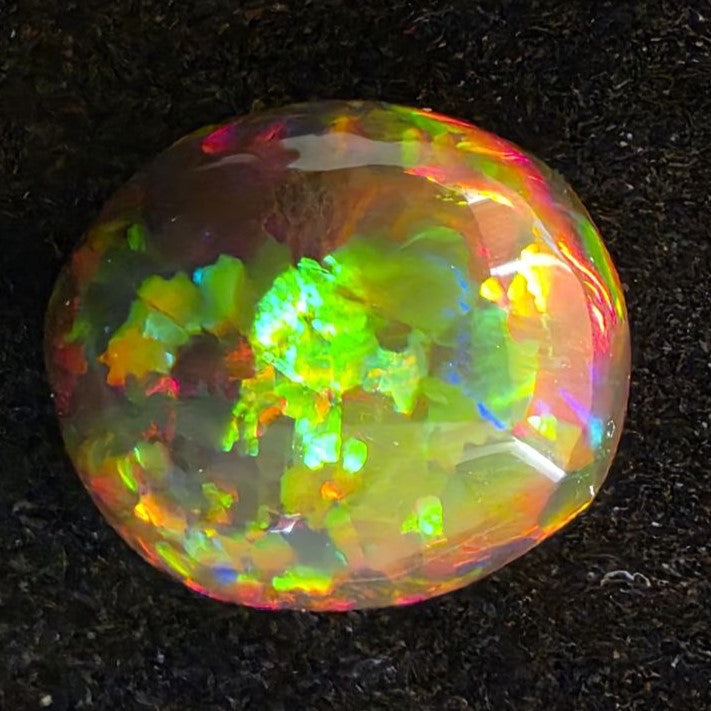 Perfect! Black Opal outstanding Ethiopian Welo, 4.6 ct oval polished, natural, intense Play-of-Colour