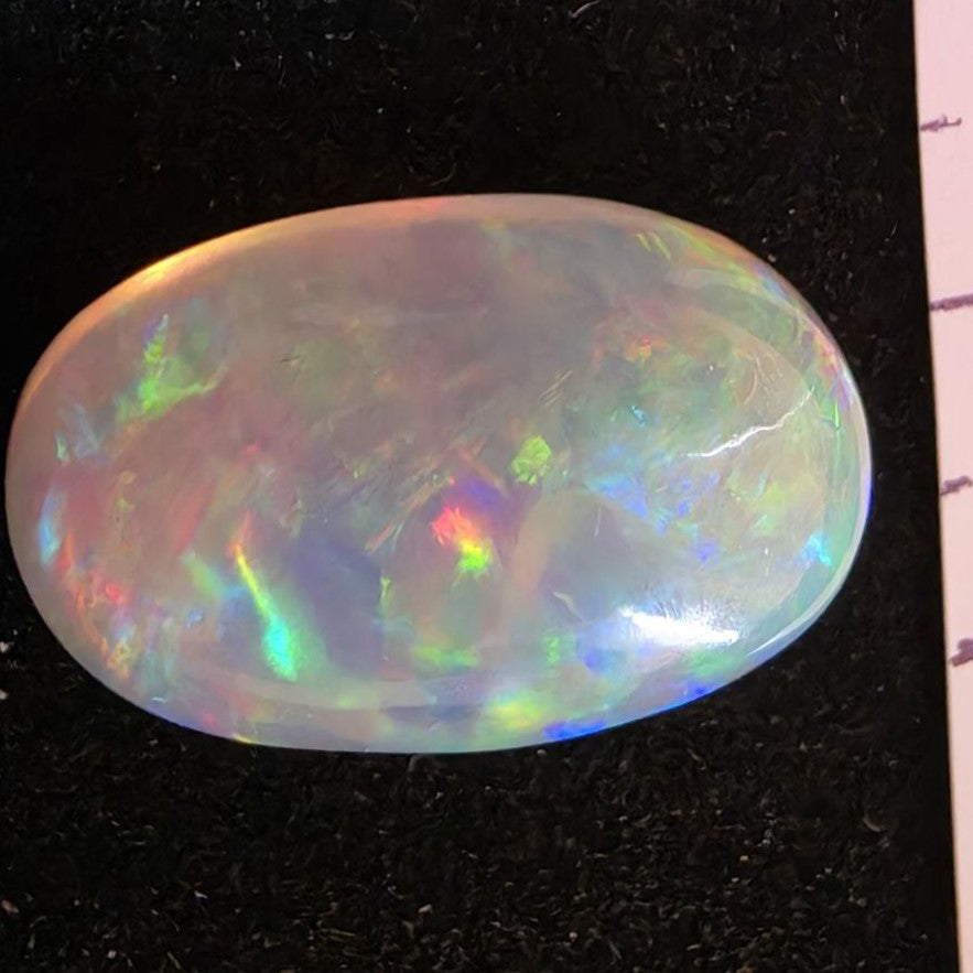 Perfect! White Opal outstanding Ethiopian Welo, 17 ct oval polished, natural, intense Play-of-Colour