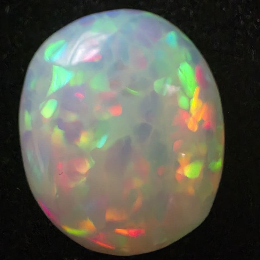White Opal special Ethiopian Welo, 4.5 ct oval polished, natural, intense Play-of-Colour