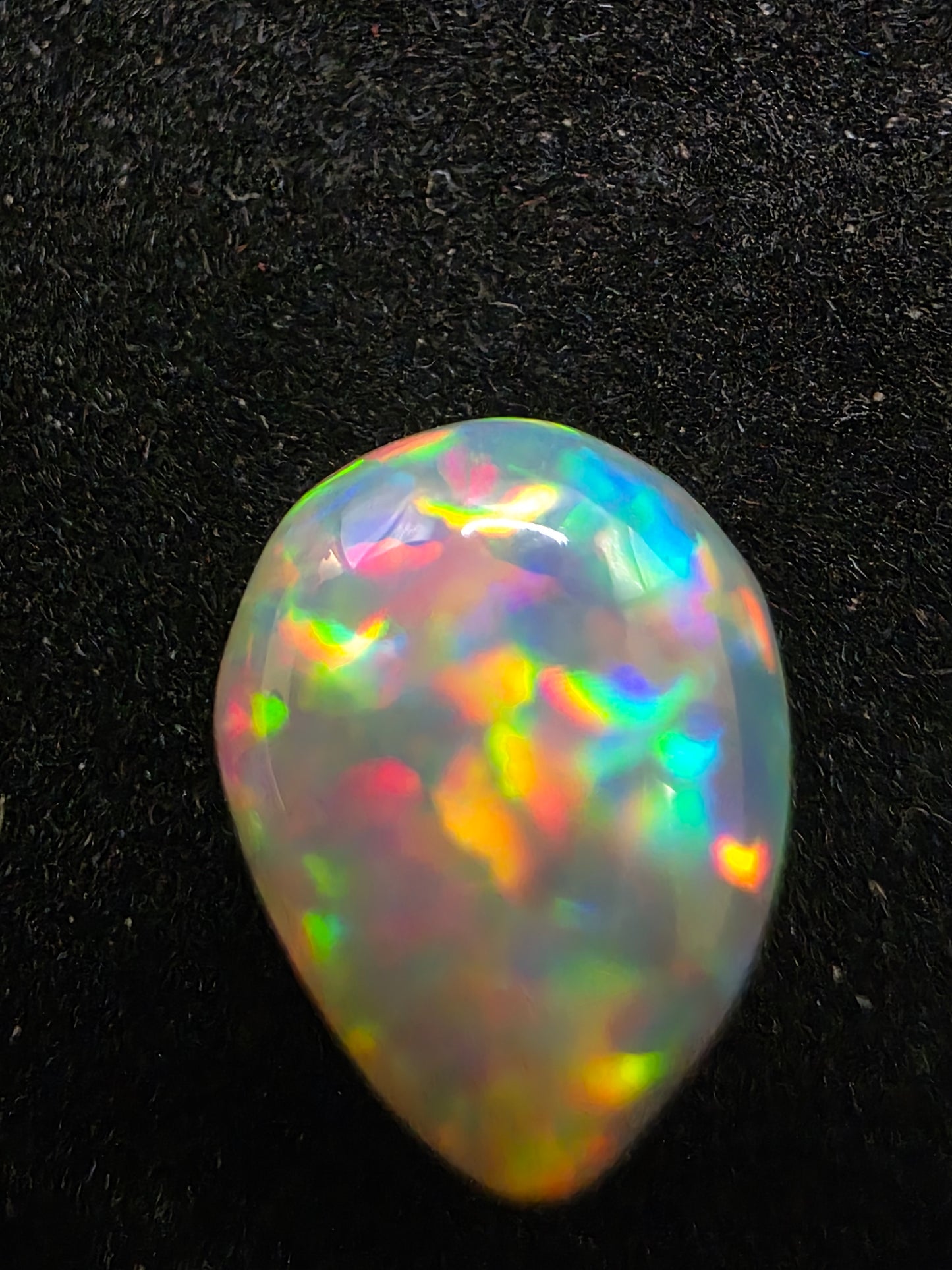 White Opal special Ethiopian Welo, 3 ct pear polished, natural, intense Play-of-Colour