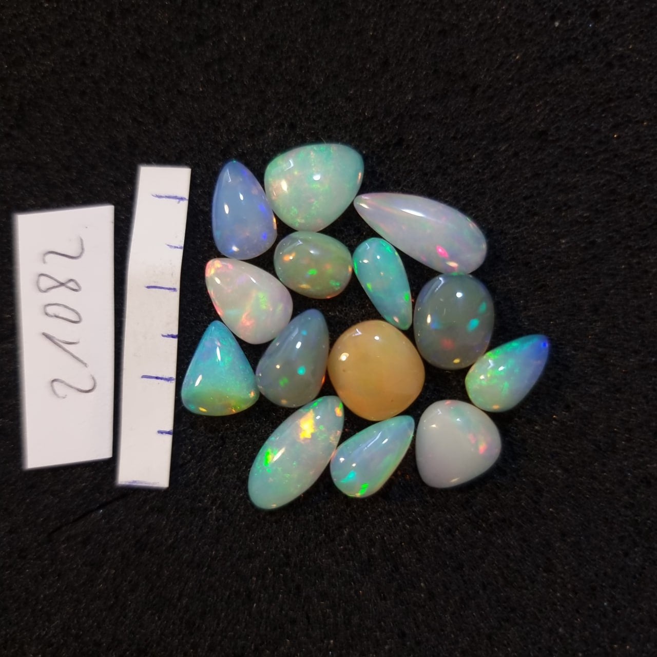 Micro-lot of 15 stones Mixed Opal Ethiopian Welo, 20.45 ct oval polished, natural