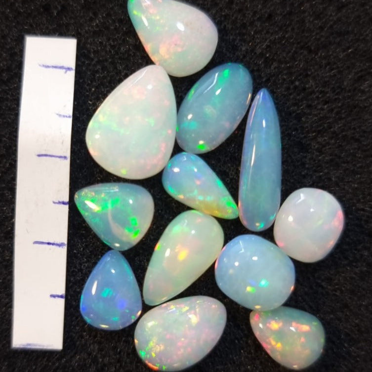 Micro-lot of 12 stones Mixed Opal Ethiopian Welo, 15.4 ct oval polished, natural