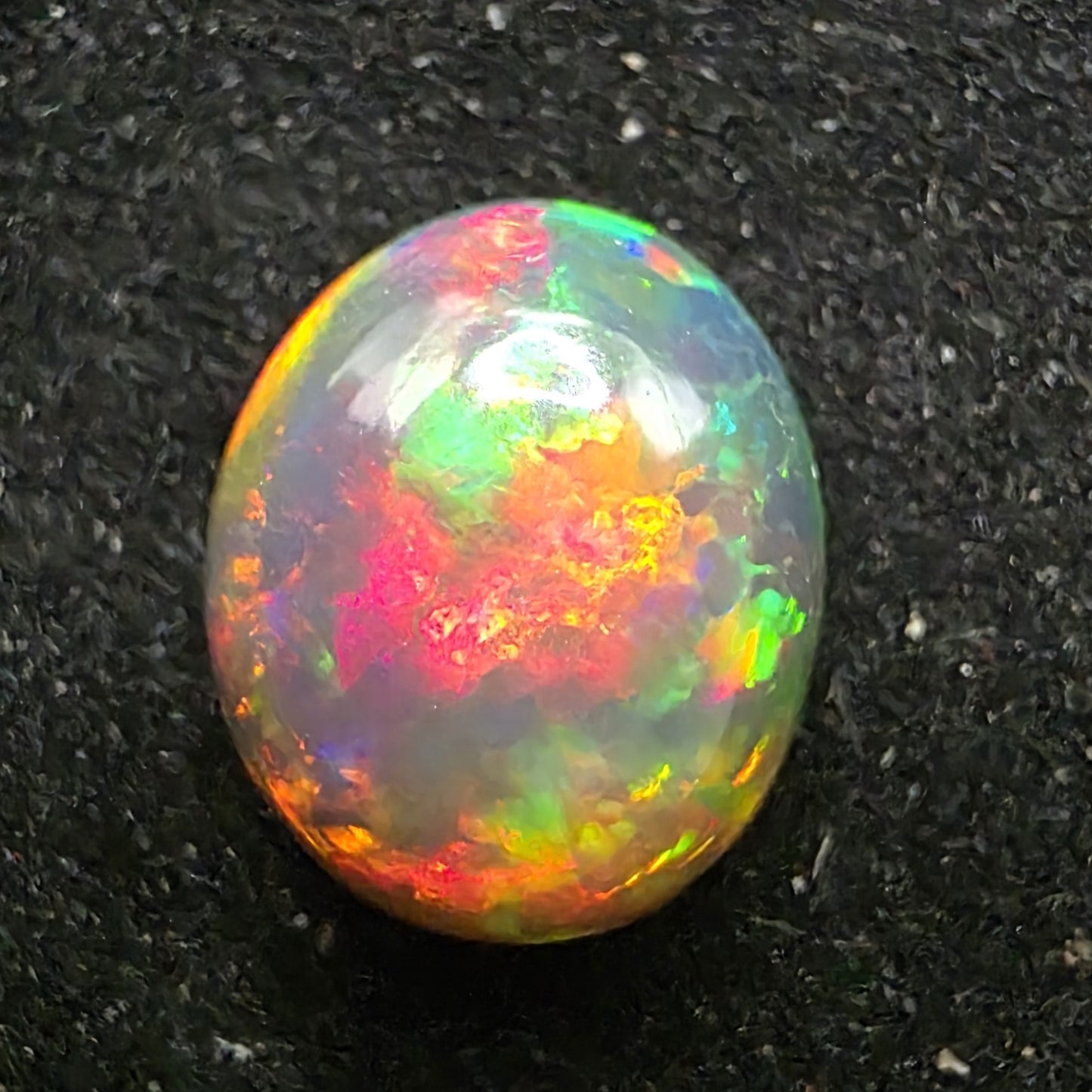 Black Opal special Ethiopian Welo, 3.6 ct oval polished, natural, intense Play-of-Colour