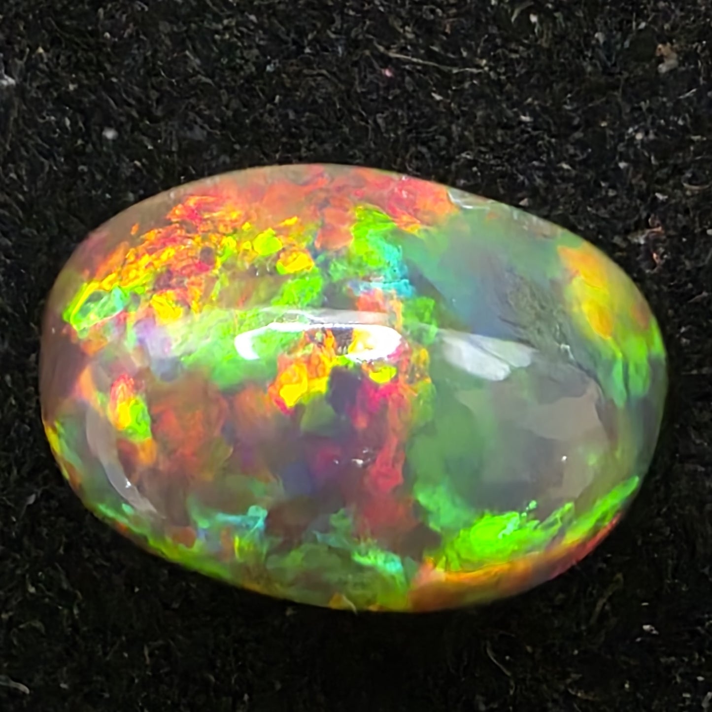 Black Opal special Ethiopian Welo, 3.6 ct oval polished, natural, intense Play-of-Colour