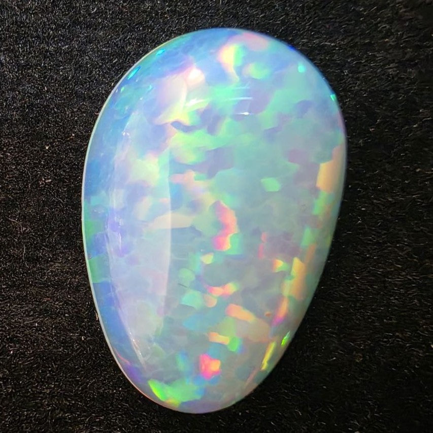 White Opal Ethiopian Welo, 7.75 ct oval polished, natural