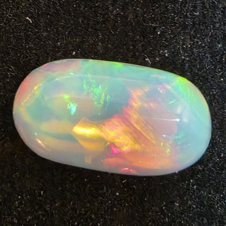 White Opal Ethiopian Welo, 2.65 ct oval polished, natural